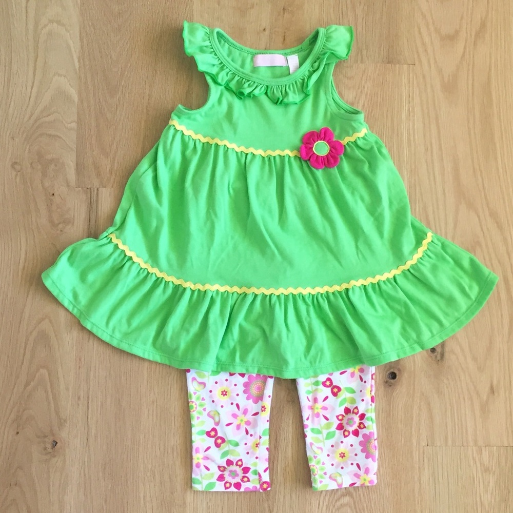 Green Tunic w/ ric-rac& Floral Capris💚🌸